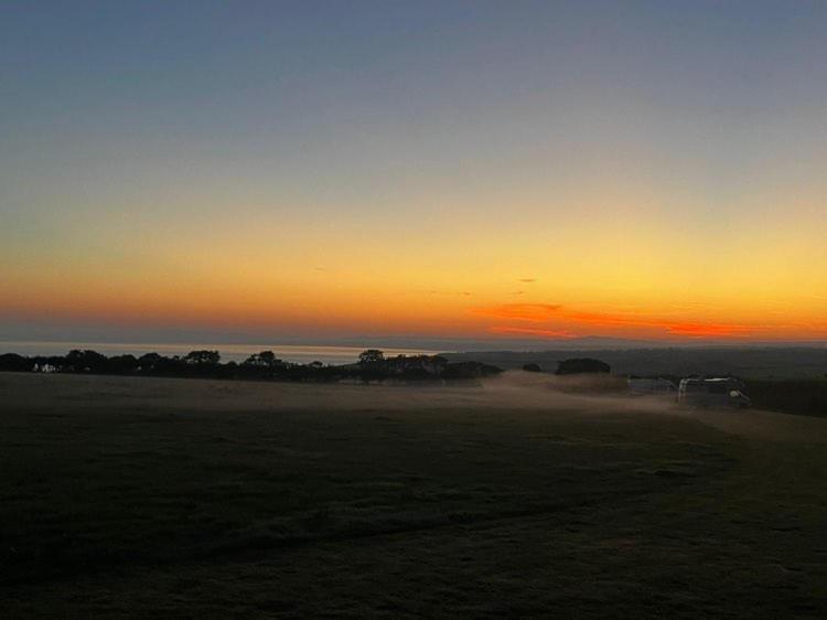 Carreg Y Gwynt Campsite - Touring And Tent Pitches Hotel Llanarth  Buitenkant foto
