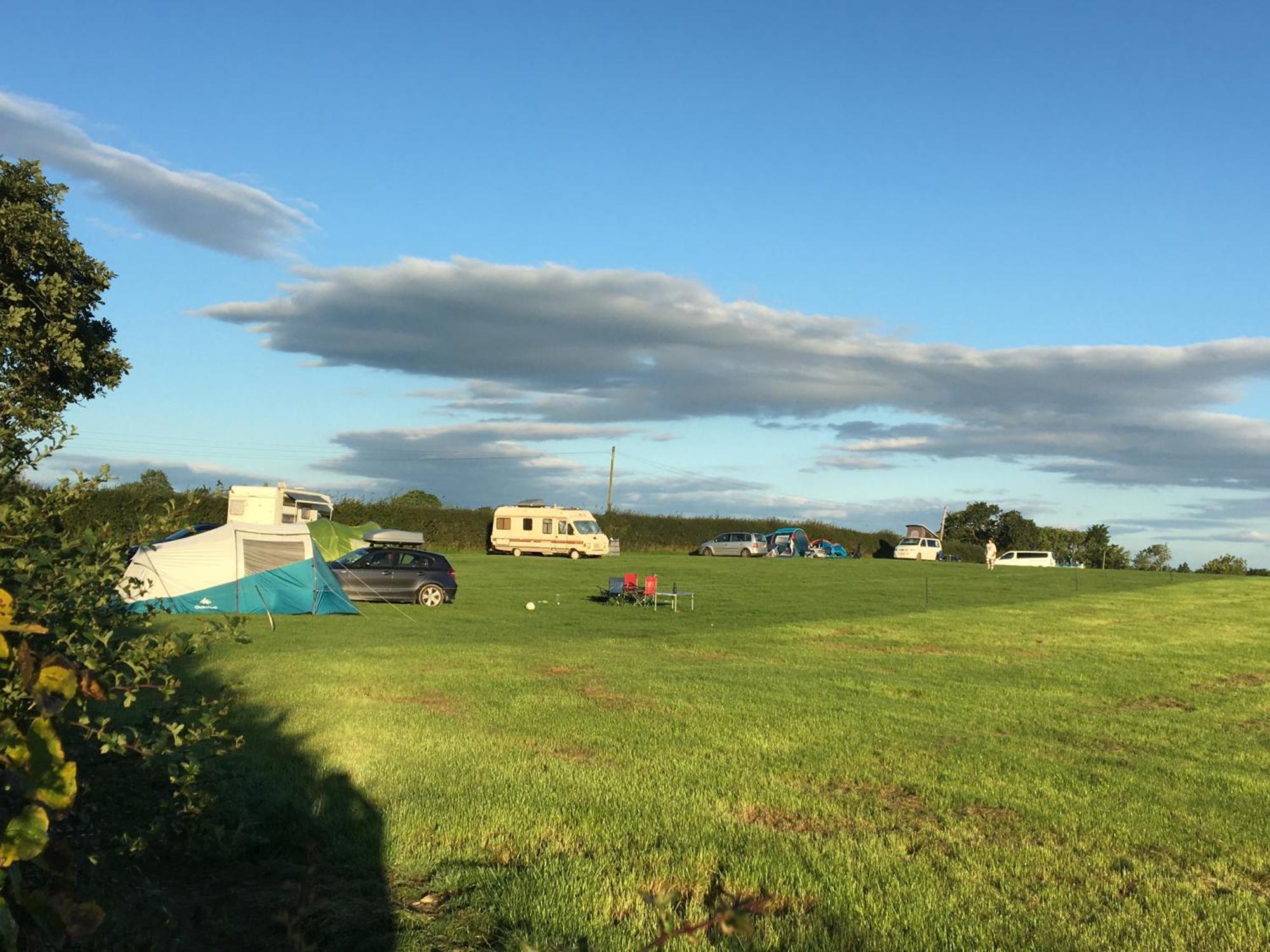 Carreg Y Gwynt Campsite - Touring And Tent Pitches Hotel Llanarth  Buitenkant foto