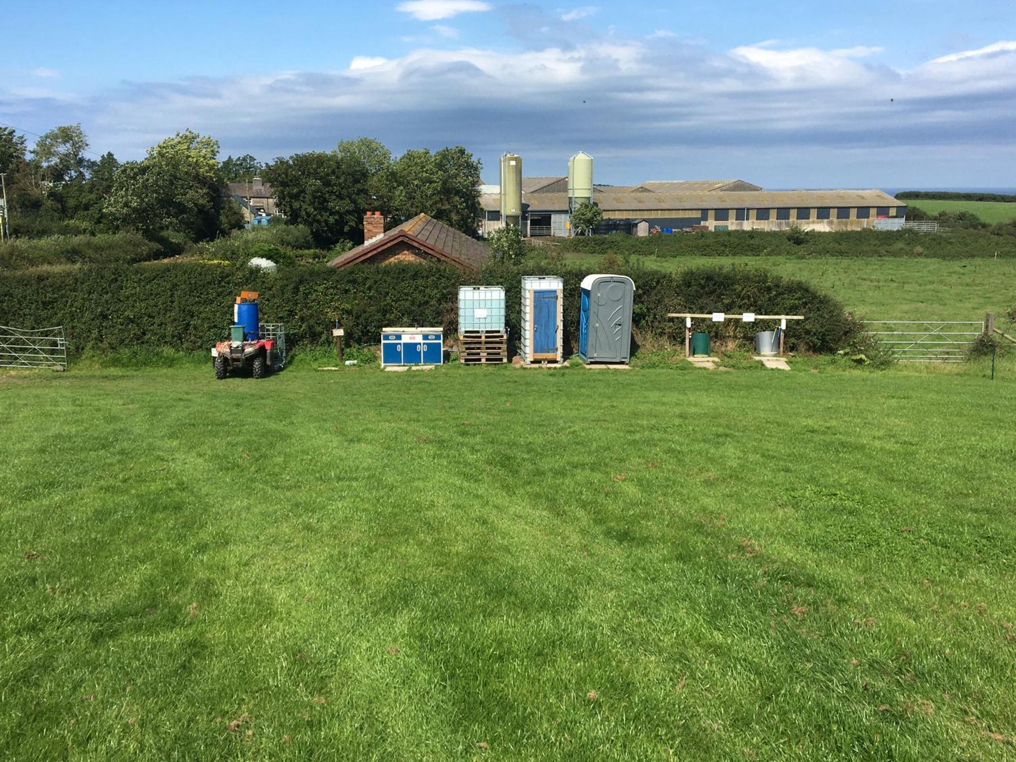 Carreg Y Gwynt Campsite - Touring And Tent Pitches Hotel Llanarth  Buitenkant foto